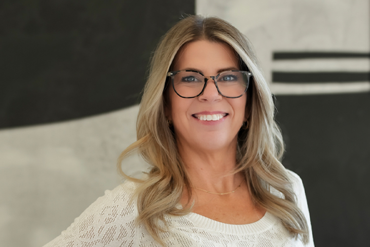 Cedar Creek Realty Broker Carrie Hyer