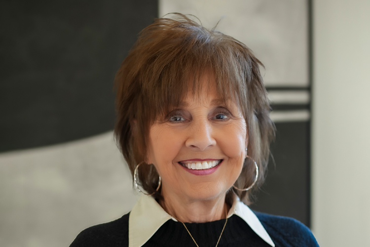 Cedar Creek Realty Agent Mary Lou Long